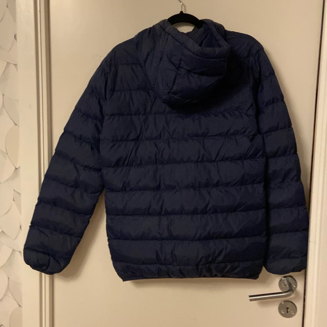 Mörkblå light puffer  från Lyle & Scott - 90