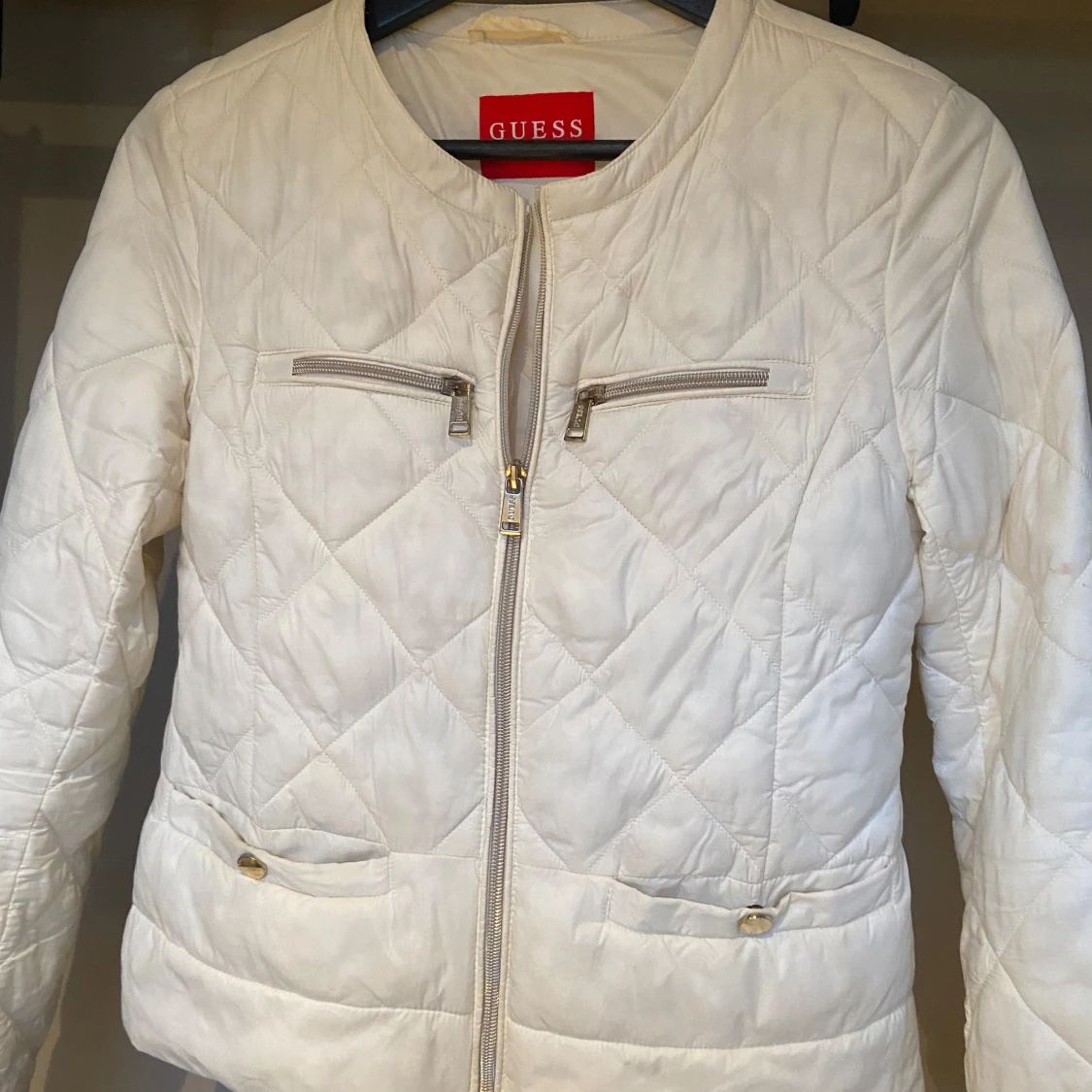 Vit quiltad jacka från Guess - 91