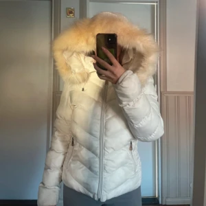 Vinter jacka  - Superfin vinter jacka i bra skick!  Storlek M men är mer som en xs-s