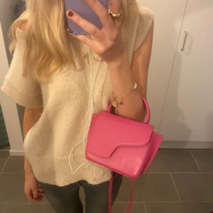 Jätte fin rosa Atp mini bag💕💕 - Så så fin Atp mini bag i rosa💕💕🥰bra skick och i läder🥰🚨kan tänka mig att byta mot annan färg🚨