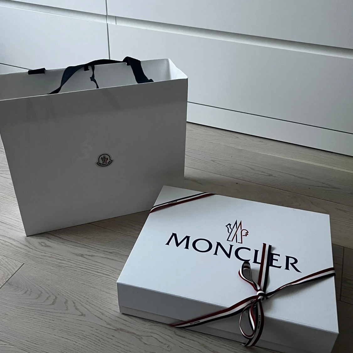 Moncler mössa  - 92