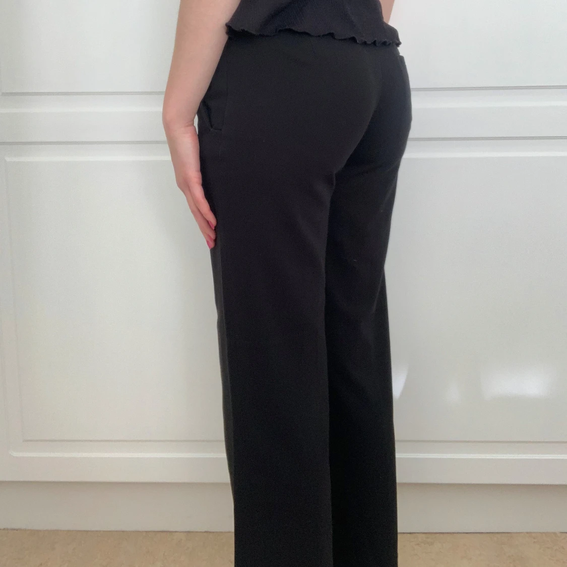 Svarta kostymbyxor