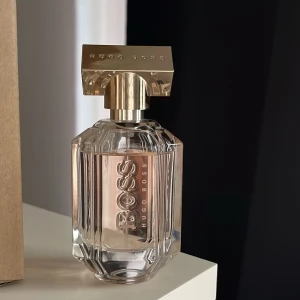 Dam parfym BOSS 50ml - En lyxig sensuell doft Använd några sprej Mycket kvar av den 