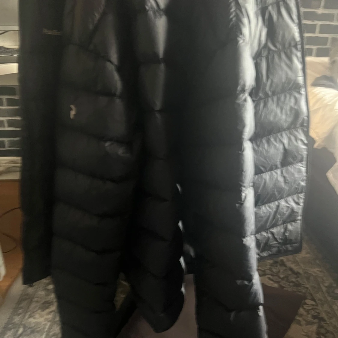 Svart dunjacka  Peak Performance - 90