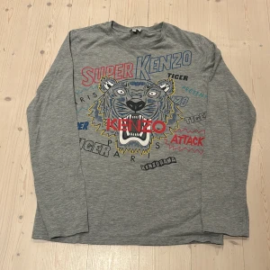 Kenzo Kids långärmad T-shirt strl 164 (14 år) - Kenzo Kids, grå långärmad T-shirt i mycket fint skick (nypris ca 1000 kr)
