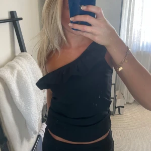 Helt ny festtopp - As najs festtopp med prislappen kvar😁