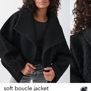 Svart teddyjacka - Svart teddyjacka/kort kappa från Gina tricot🩷 storlek xs🩷