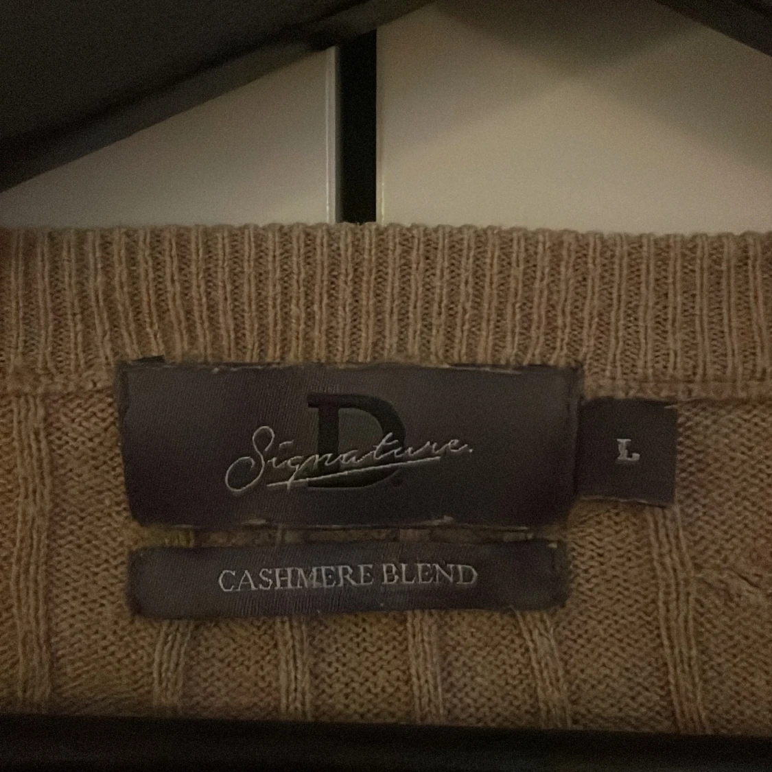 Beige kashmirblandad tröja från Signature - 1