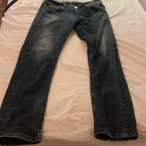 Replay jeans - Hej säljer dessa replay jeans som inte säljs i butik längre Storlek: 30 w 30 l Skick: mycket bra