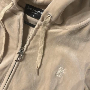 Juicey cotour, zip Hoodie , st M , Fint skick  - Fint skick Zip Hoodie , Juicey cotour St M  Finns i Åmål kan skickas 