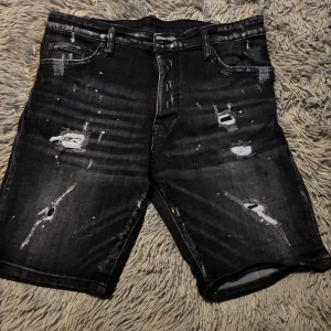 Dsquared2 jeans shorts  - Använda 3 gånger 