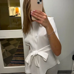 Gullig topp - Säljer denna och bilderna är ägarens gamla ❤️ skriv priv för mer bilder osv ❤️den e ganska liten i storlek 