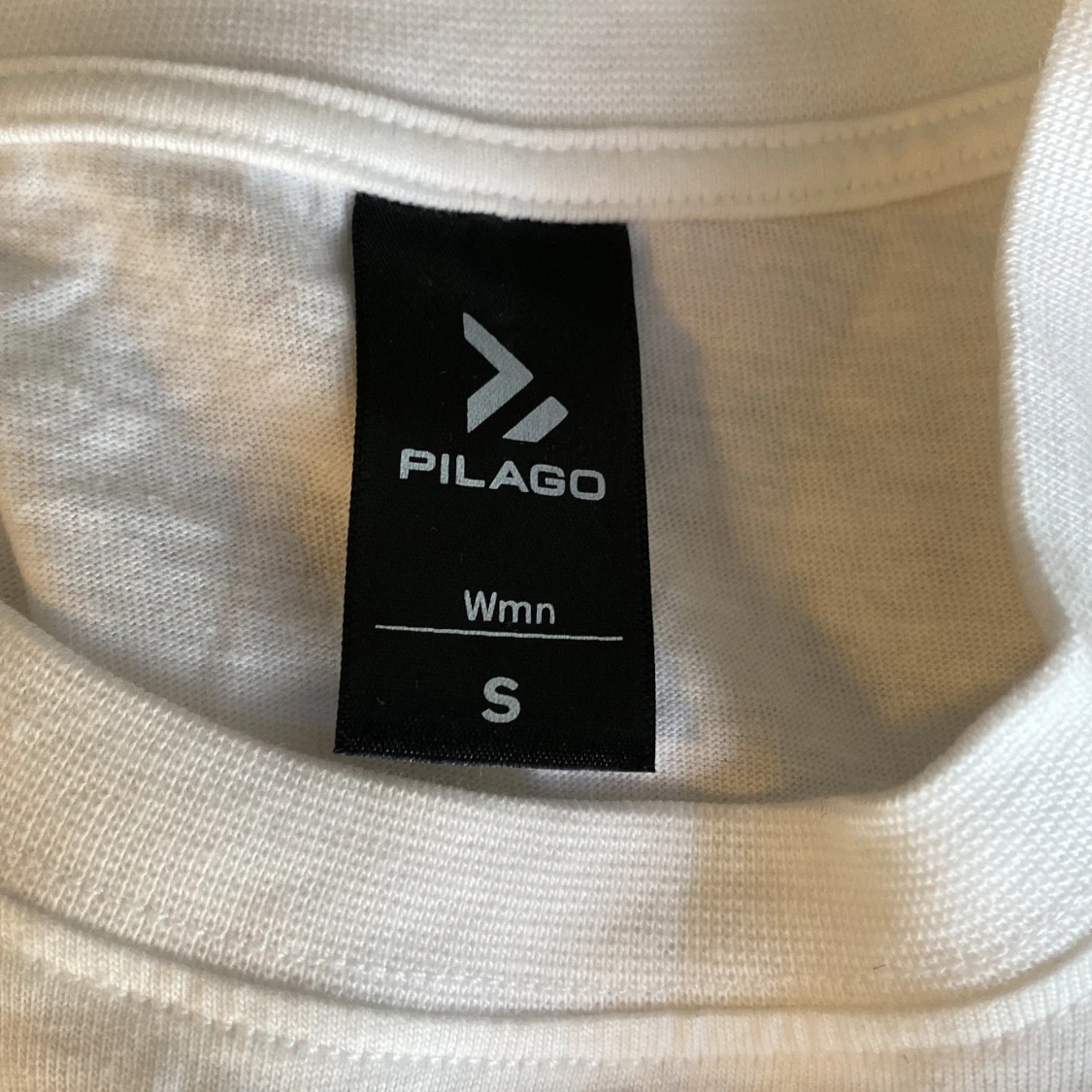 Vit t-shirt från Pilago - 90