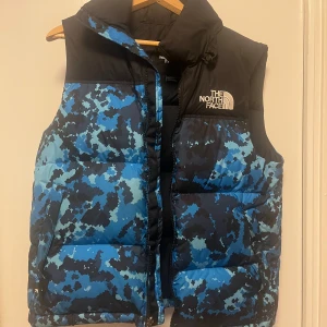 The north face väst - Säljer min väst då den ej används längre! Storlek S 