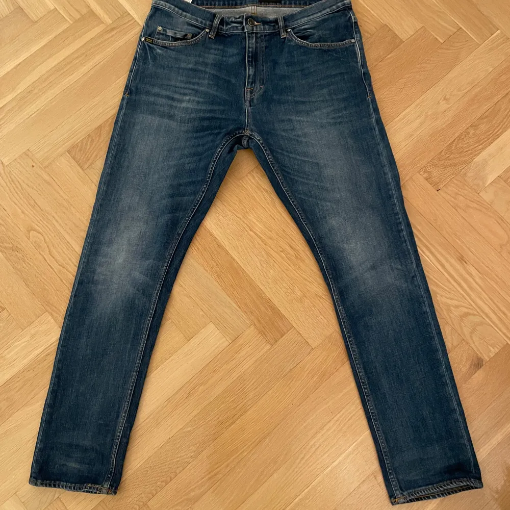 Tjena! Säljer dessa tvär feta tiger of sweden jeans | skick 7/10 bra | mitt pris 400kr | kom Pv vid frågor och funderingar | kan postas eller mötas upp. Jeans & Byxor.