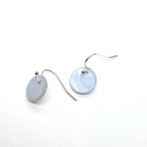 Handgjorda örhängen  - Handgjorda örhängen●Följ :@ekjewelryofficial🤲 ● 💎Material- snäckskall●Örhängeskrokar -Silver 925. Nickel fri. Längd -1,6cm.  Vattentåliga, ändrar inte färgen!