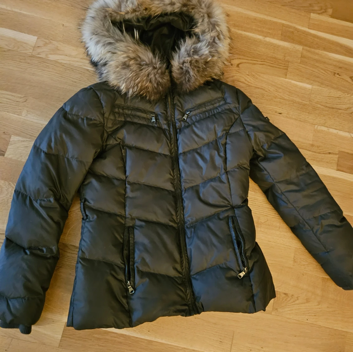 Svart pufferjacka från Saki - 93