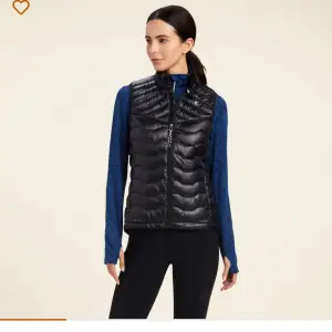 Säljer min Ideal Down Vest från Ariat, använd några gånger och är i superfint skick. Storlek XS men åt de större hållet. Nypris: 1289kr, mitt pris 500 kr💞