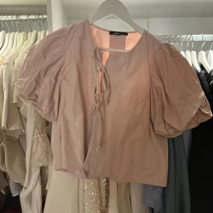 Knytblus Gina  - Storlek M 