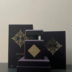 Initial side effekt - Hej! Vi är ett nyöppnat företag som säljer massor av exklusiva nisch parfymer. Vi har den välkända initio side effekt till salu.  Hör av er vid intresse!!  Checka gärna in vår profil för andra exklusiva parfymer