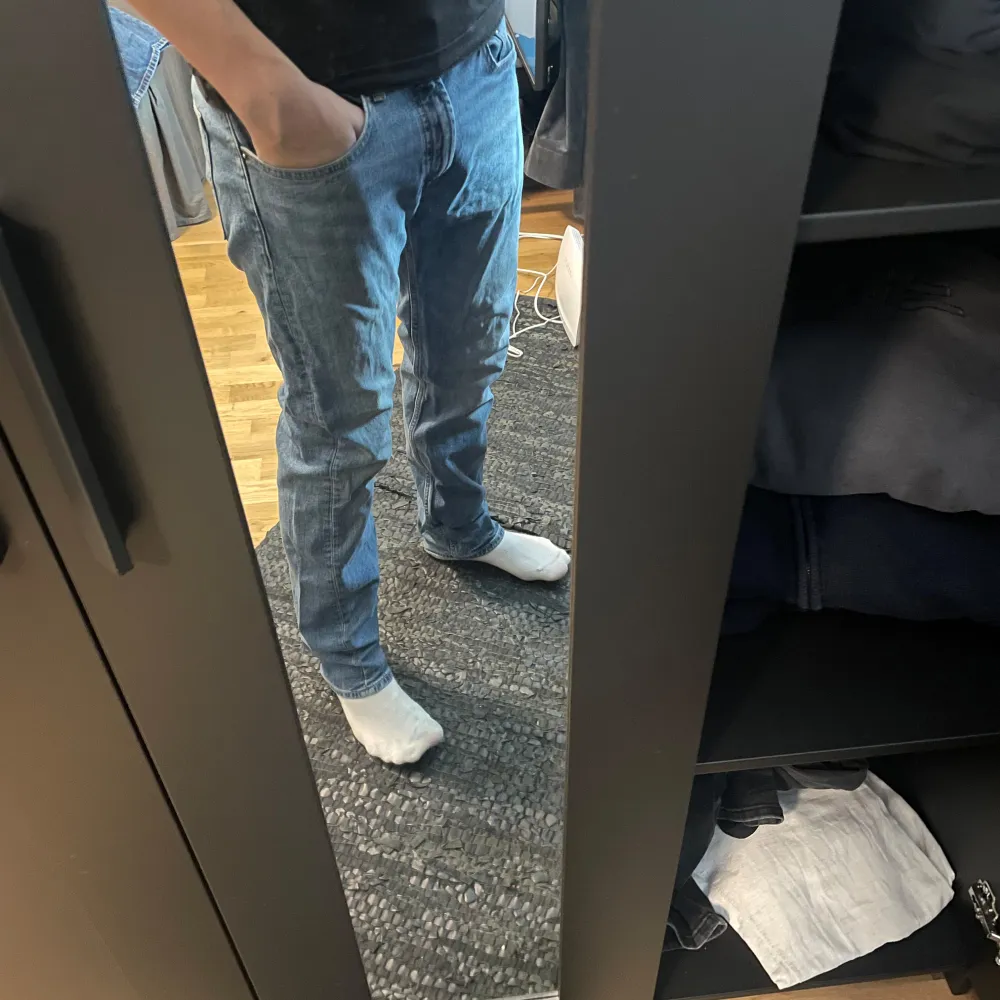 Sjukt snygga jeans från dressman. Väldigt fint skick. Hör av dig vid ytterligare funderingar. . Jeans & Byxor.