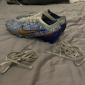 Ronaldo fotbollsskor - Limited edition Ronaldo Fotbollsskor i bra skick. Ny pris kostade de 3000kr