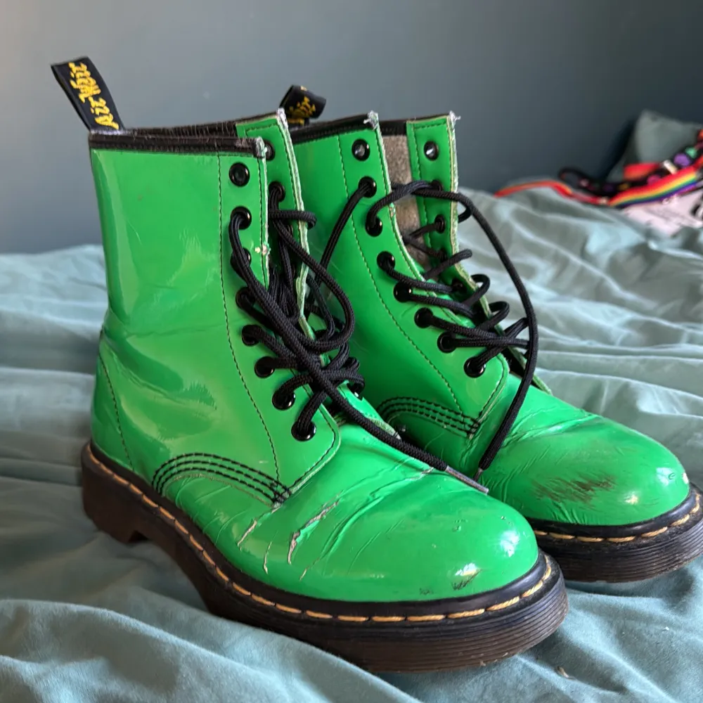 Gröna dr martens i storlek 37. Pris går att diskutera . Skor.