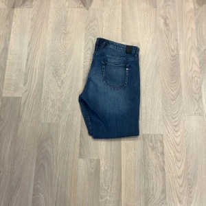 Replay jeans - Snygga replay jeans 👖 nu inför hösten jeansen är i toppskick utan defekter nypris på dessa ligger på 1400 vårat pris är 349 priset är spikat
