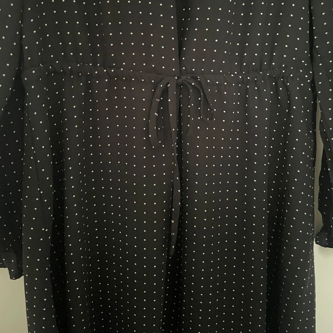 Jätte elegant klänning med jätte fina detaljer - 90