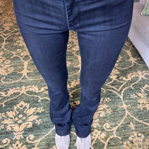 MiH jeans  - Mörkblå jeans från MiH. Väldigt fint skick Storlek 24 och stretchiga. Lite för långa på mig som är 168! 