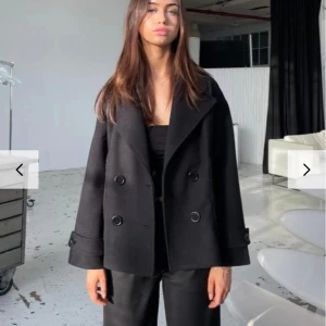 Design by si kappa  - Jättesnygg kappa från design by si som inte kommer till användning 💕 Priset kan diskuteras 