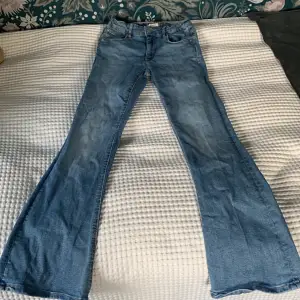 Jeans från Gina tricot, storlek 146-152, säljer pågrund av att de är för kort för mig🩷🩷