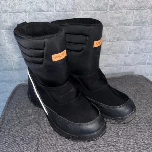 Kavat voxa - Kavat voxa vinterskor i storlek 39. Använda 2-3 gånger. Så mycket bra skick. Varma och vattentäta.