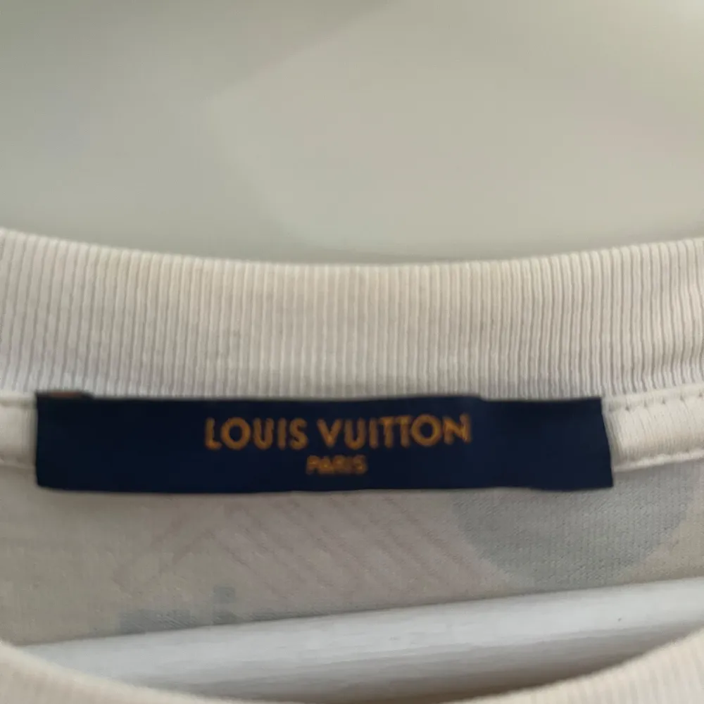 En louis vuitton t-shirt i storlek L. Mycket bra skick . T-shirts.