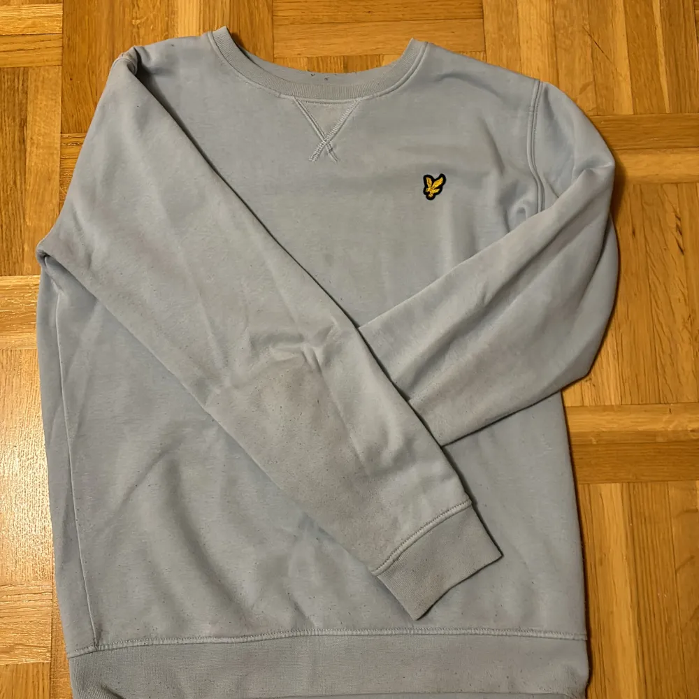 Lyle & scott hoodie utan luva som är perfekt för vinter och är i ny skick . Tröjor & Koftor.