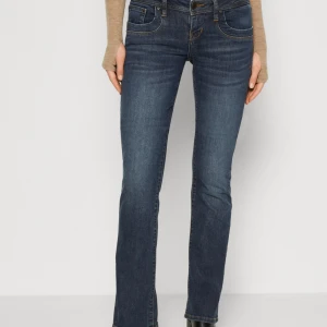 Ltb valerie  jeans  - Jätte fina bootcut jeans i modellen valerie från LTB i färgen zayla använda några få gånger i storleken 26/34☺️