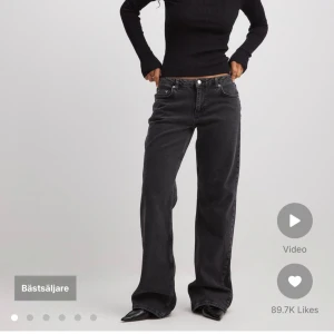 Na-kd low waisted jeans - Så snygga men passade tyvärr inte mig❤️