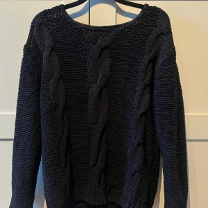 Stickad tröja - Super fin svart stickad tröja 🖤