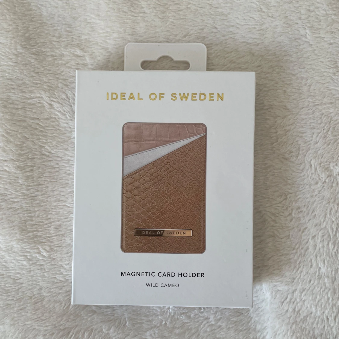 Beige kortfodral från Ideal of Sweden