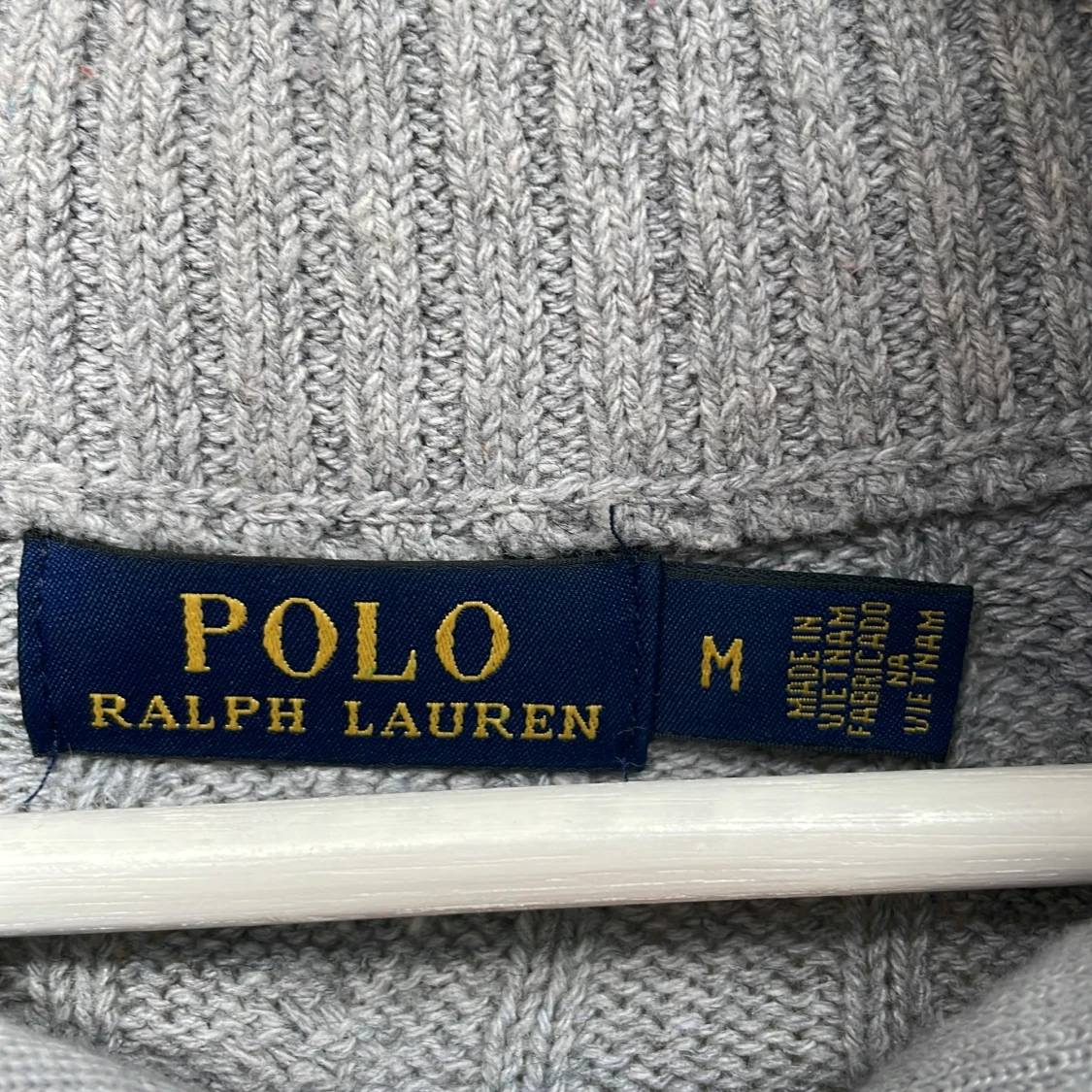 Grå stickad tröja  - 90