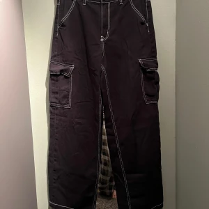 Emo jeans H&M  - De klassiska emo byxorna från H&M. Jag har tyvärr växt ur dem på längden, de är dock långa i benen! 