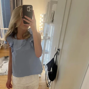 Fin topp - Slutsåld topp från zalando! Nypris: 899kr. Säljer för 300kr + frakt ! Det går bra att trycka på köp direkt.