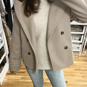 Kappa - Säljer en jätte fin kappa köpt på zalando helt ny aldrig använt (inte nopprigt) säljer den eftersom råka dra ut prislappen så kunde inte returnera den  Köpt för 1.4
