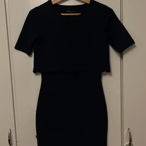 Mörk blå klänning  - Storlek:S