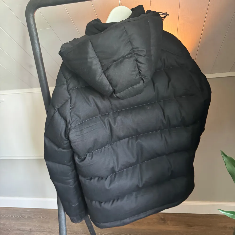 Moncler montegenvre jacka  Storlek 3 Skick 8/10 Köpt på mytheresa för 1 årsen typ  . Jackor.