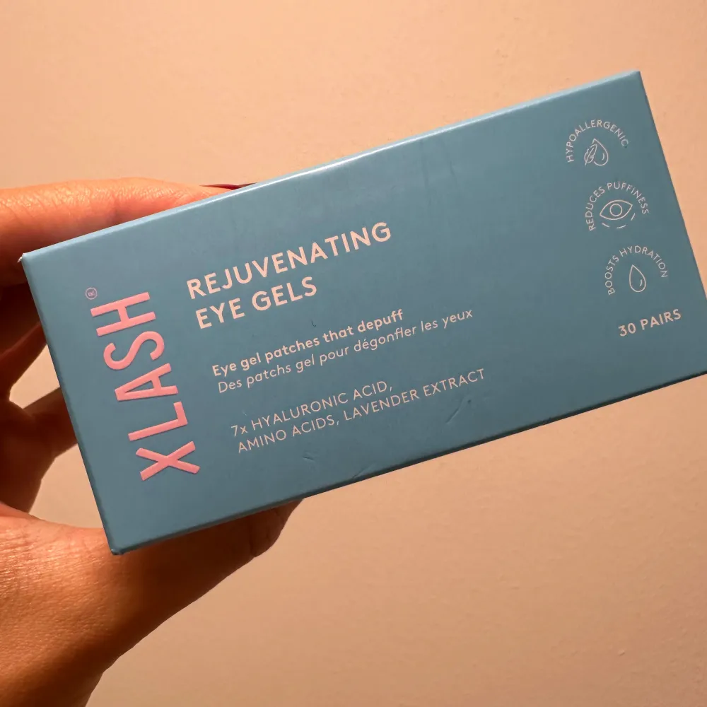 Säljer Xlash Rejuvenating Eye Gels som är perfekta för att minska svullnad under ögonen. Innehäller 30 par! Oanvända!You know– that spa-away-from-home feeling💕🧖‍♀️. Skönhet.