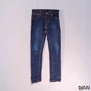 Nudie Jeans - Säljer nu dessa Nudie Jeans | storleken är 30/34, men är liten i midjan och längd så passar runt W 29-28 | skicket är 6,5/10 | en markant slitning vid grenen men lagat av proffs i nudie butik | därav priset | priset är inte hugget i sten  Hör av er