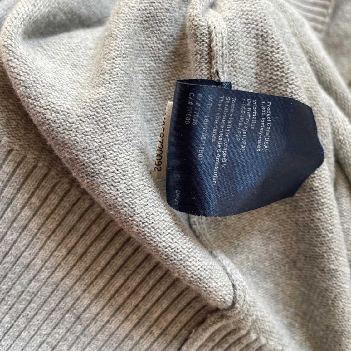 Ljusgrå Tommy Hilfiger tröja - 93