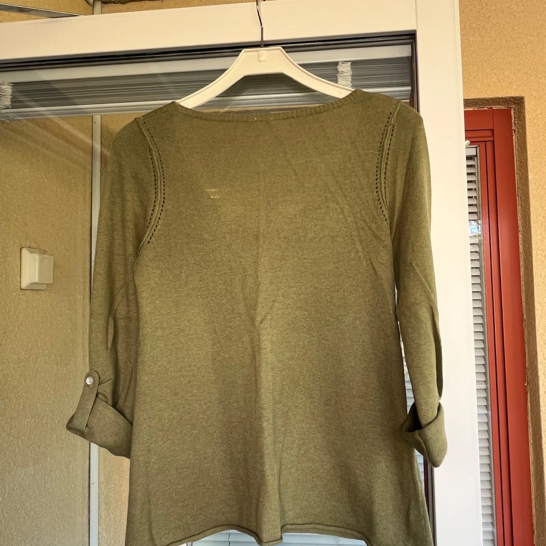 Mjuk tunn stickad tröja - 1