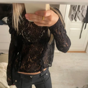 Spets blus  - Jätte snygg spets blus, sparsamt använd💞